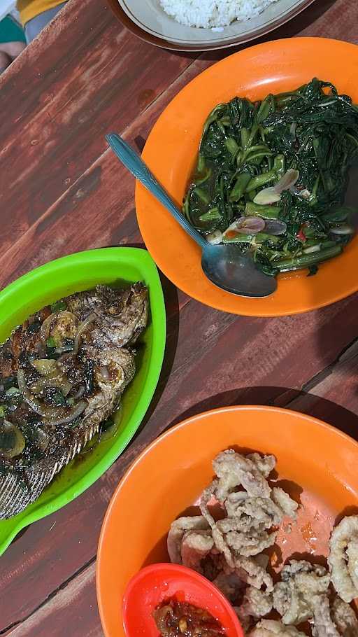 Pondok Seafood & Bakaran Fajar 9