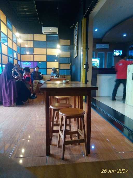 Warung Kopi Jangkrik Boss... 4