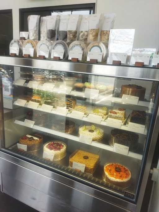 Ann's Bakehouse & Creamery - Bintaro 8