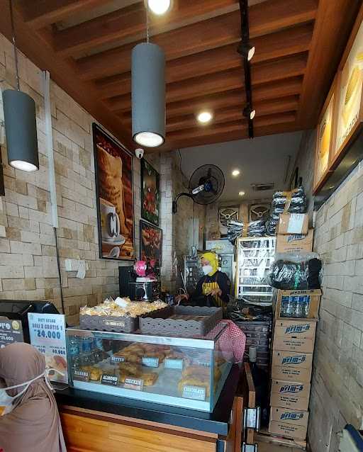 Roti'O Stasiun Pasar Senen 3