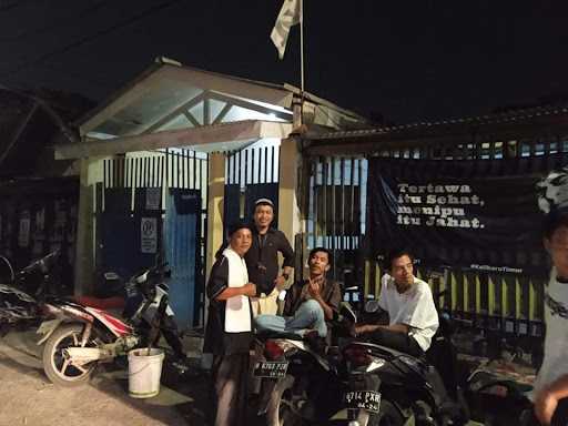 Warung Kopi Bu Anis ( Camp Iwan Fals ) 6