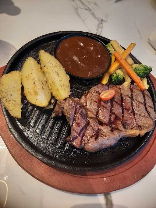 Kedai Steak Nusantara Menteng Matraman 9