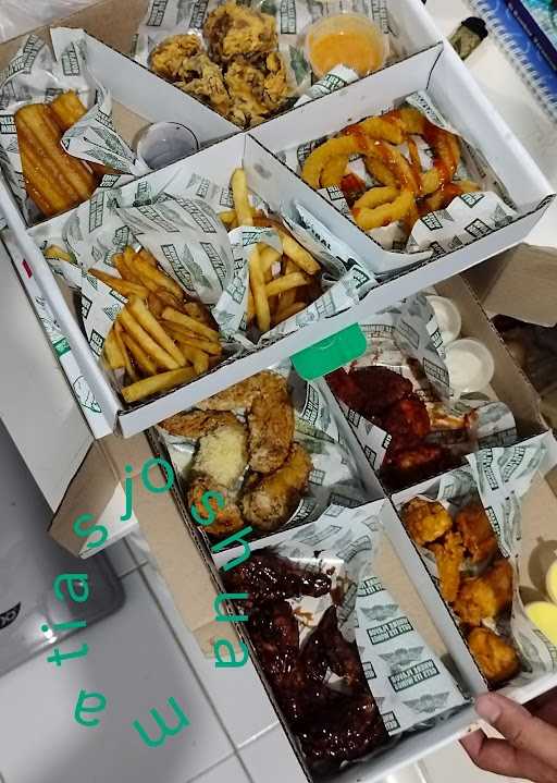 Wingstop Stasiun Pasar Senen 2