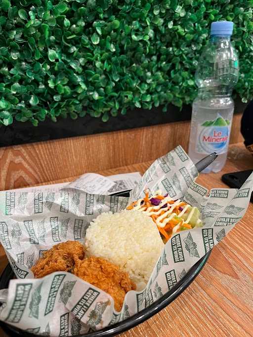 Wingstop Stasiun Pasar Senen 1