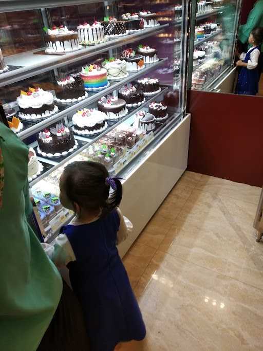 Inti Bakery & Cake 7