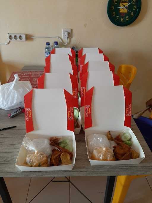 Ayam Goreng Djakarta 78 & Pempek Cek Naurah 3