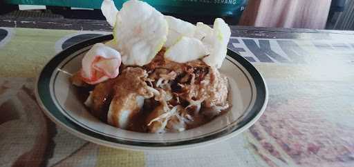 Gado Gado & Lontong Sayur Emak 1