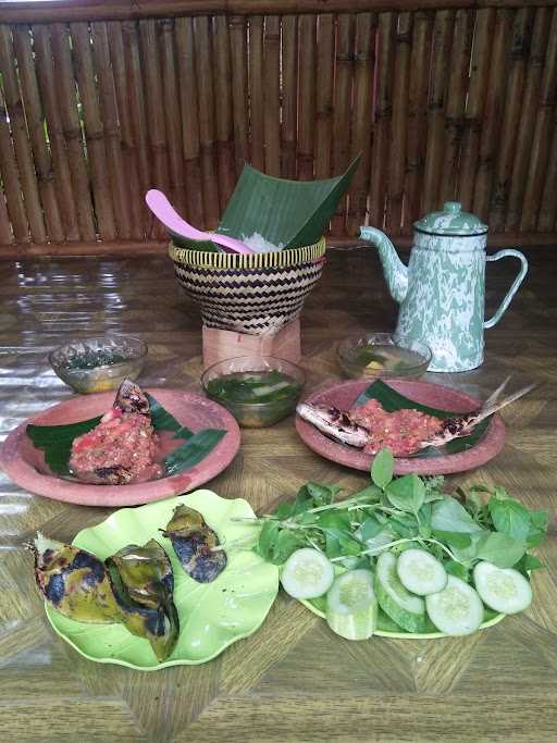 Saung Pecak Bandeng Cijawa 1