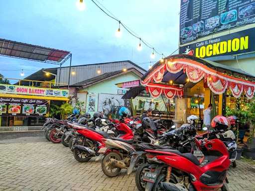 Lockdion Cafe & Resto Cikarang 3