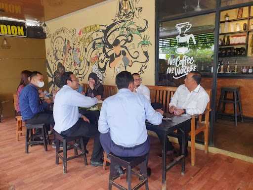 Lockdion Cafe & Resto Cikarang 9