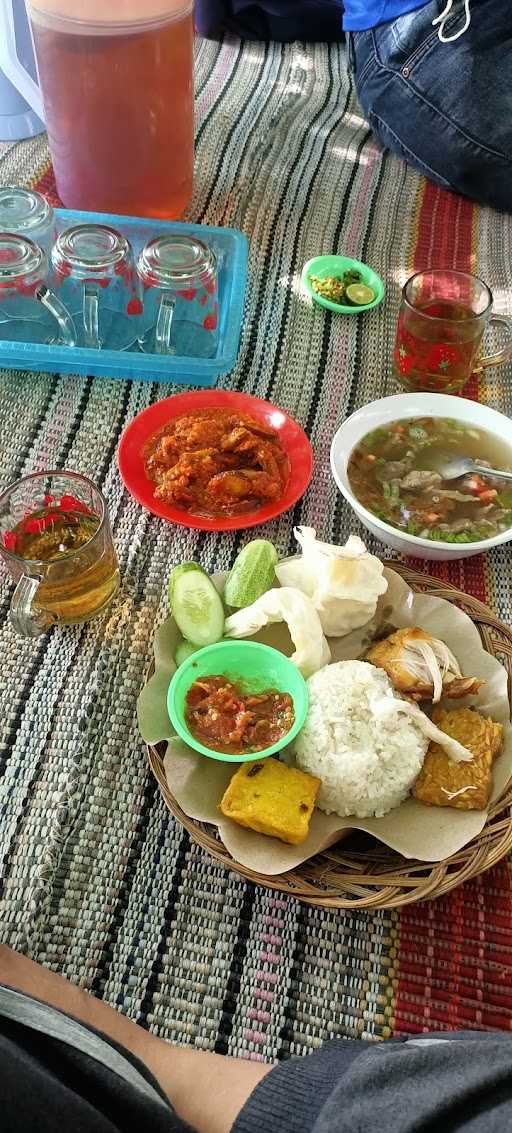 Saung Pojok Divana 3