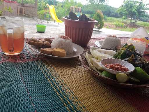 Saung Pojok Divana 5