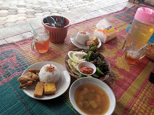 Saung Pojok Divana 4