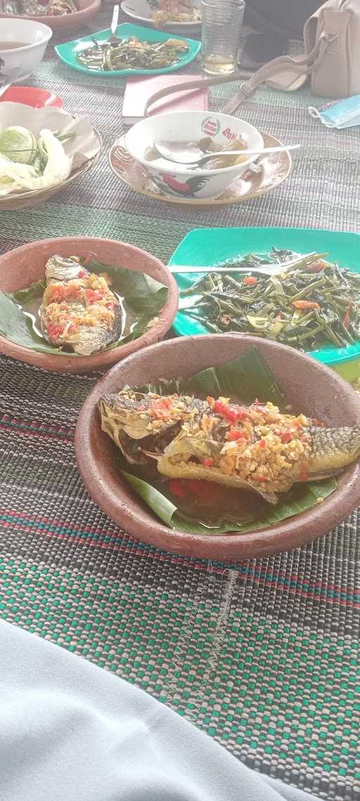 Saung Pojok Divana 8