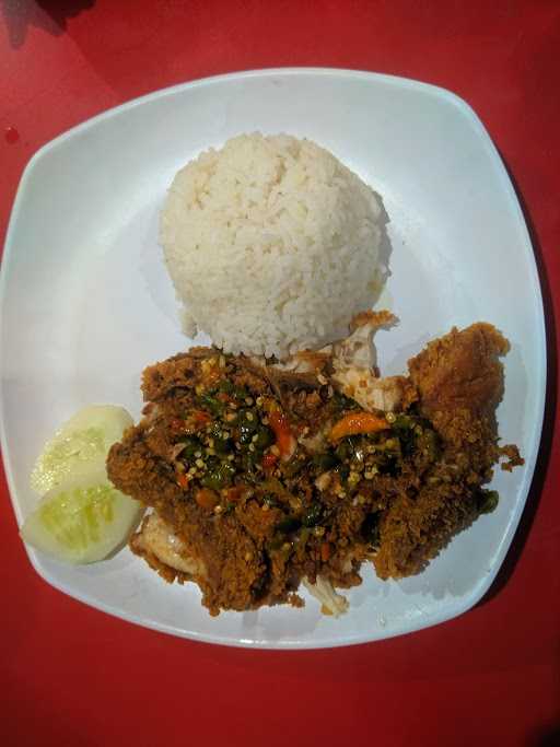 Rocket Chicken Honggowongso 3