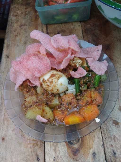 Warung Gado-Gado Bu Harni Joyotakan 1