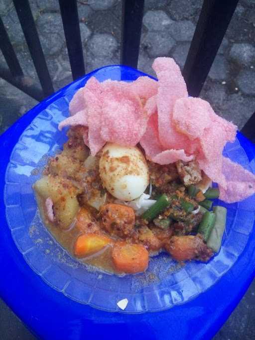 Warung Gado-Gado Bu Harni Joyotakan 2