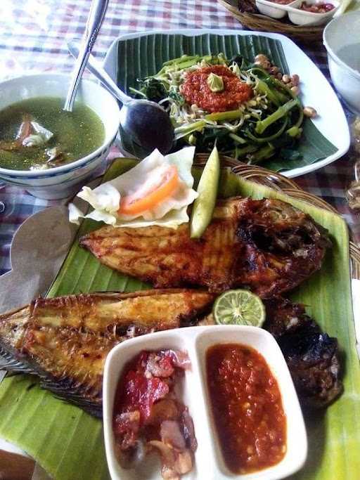 Lesehan Ikan Bakar Riang 4