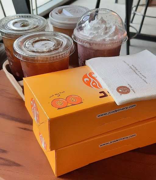 J.Co Donuts & Coffee The Breeze Bsd City 2