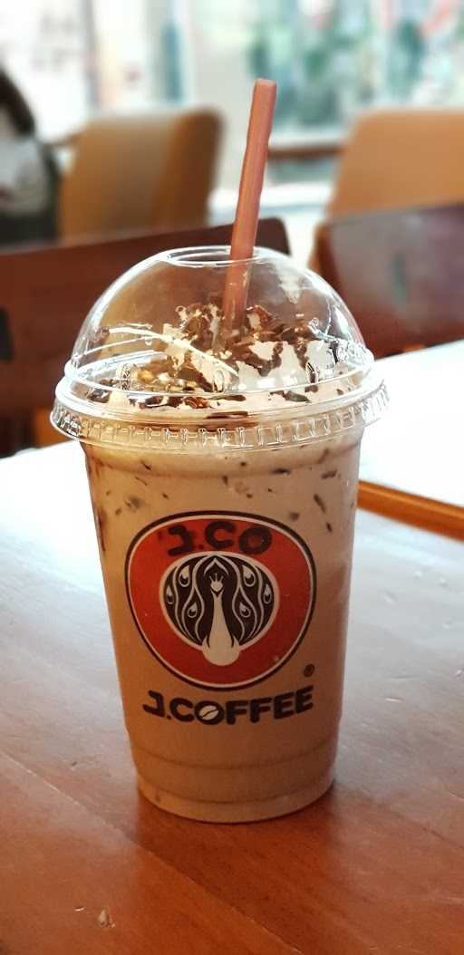 J.Co Donuts & Coffee The Breeze Bsd City 3