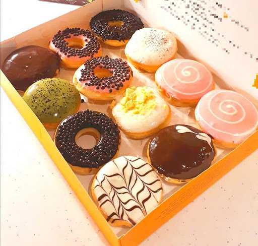 J.Co Donuts & Coffee The Breeze Bsd City 6