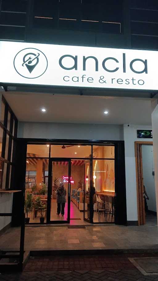 Ancla Cafe & Resto 10