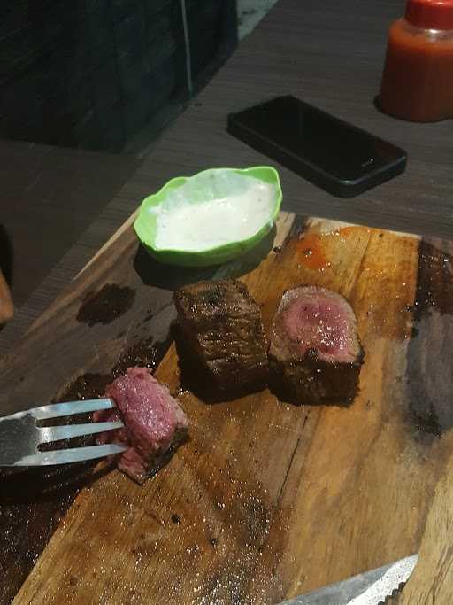 Meat.Ing Steak House 10