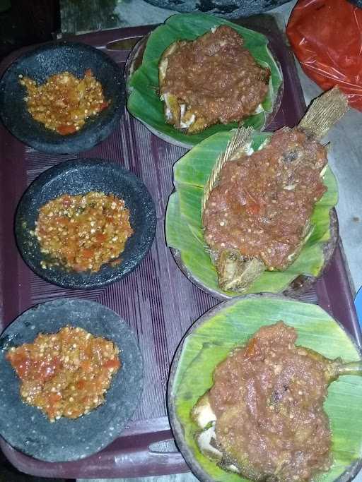 Pecel Lele Tiga Saudara 2