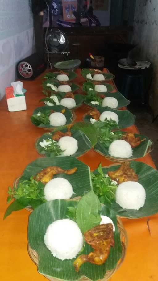 Pecel Lele Tiga Saudara 7