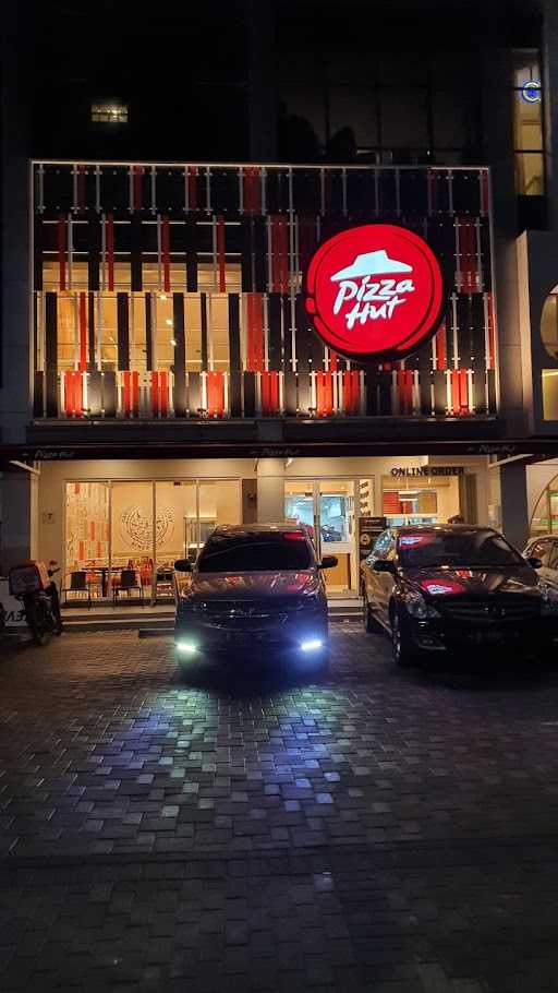 Pizza Hut Restoran 10