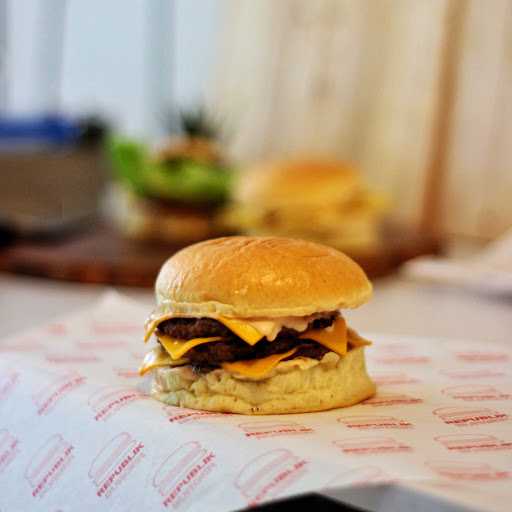 Republik Burger Bsd 9