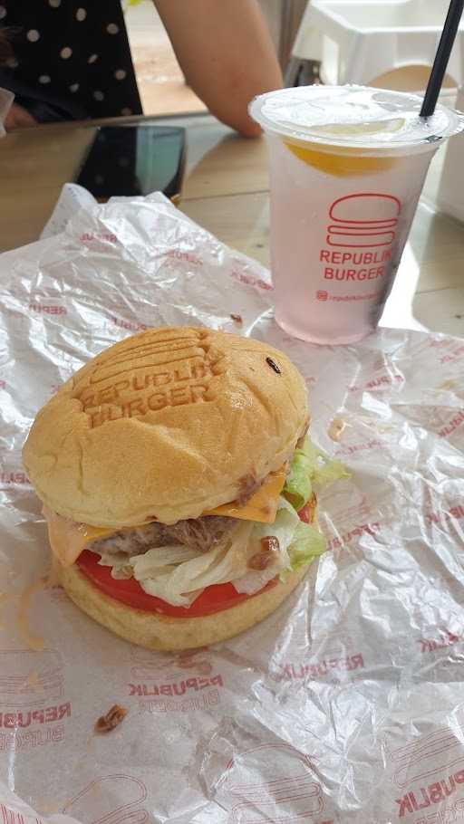 Republik Burger Bsd 7