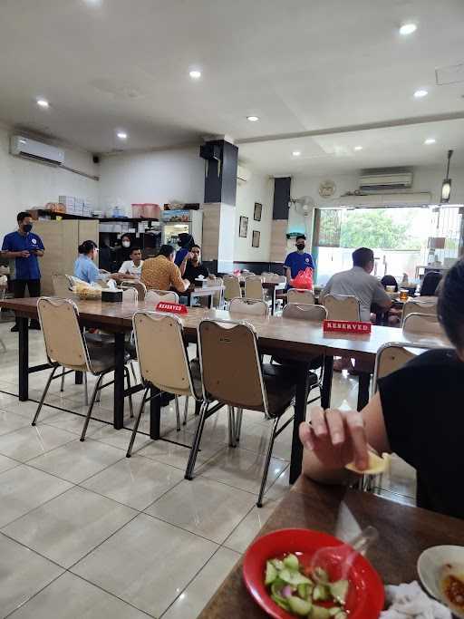 Ujung Pandang Restaurant - Seafood & Grilled Chicken 7