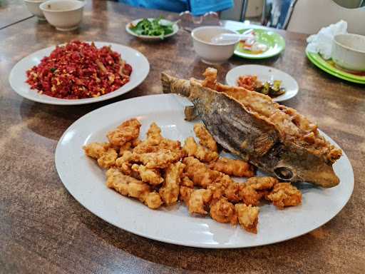 Ujung Pandang Restaurant - Seafood & Grilled Chicken 5