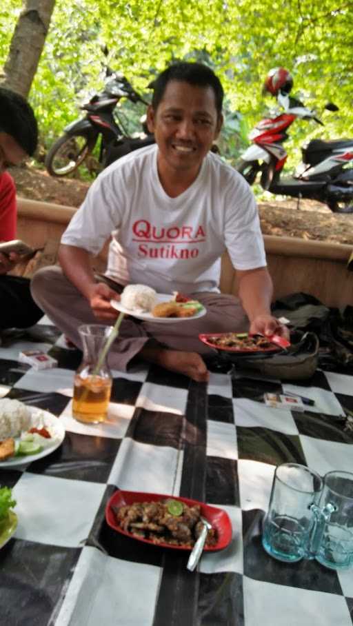 Warung Makan Saung Asri Ala Santri 4