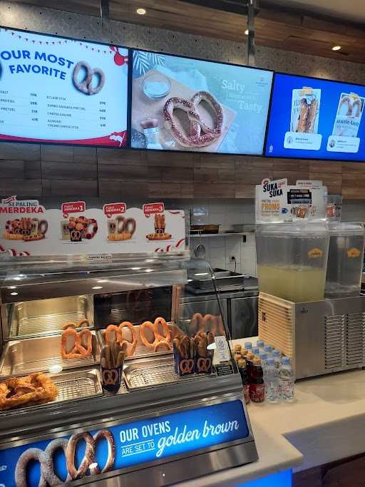 Auntie Anne'S - Living World Alam Sutera 4