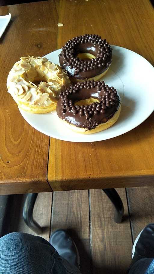 J.Co Donuts & Coffee- Villa Melati Mas 7