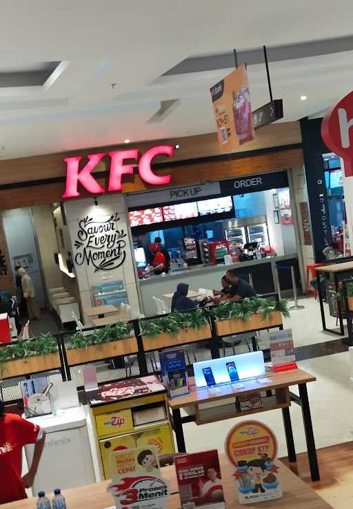 KFC - Transmart Graha Raya 7