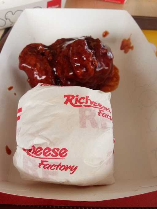 Richeese Factory Graha Raya 5