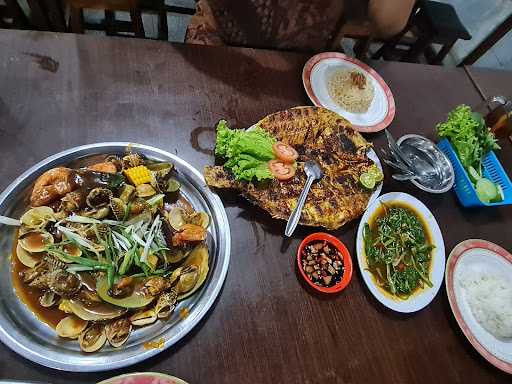 Seafood 6868 Serpong & Saung Ngasap 1