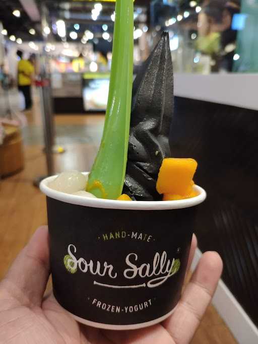 Sour Sally Living World 7