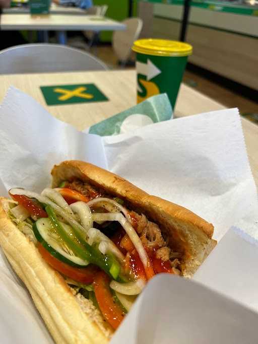 Subway - Oakwood Mega Kuningan 8