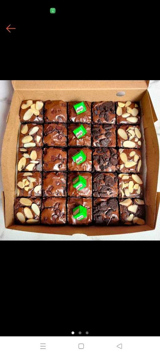 Zahira Cake And Brownies 8