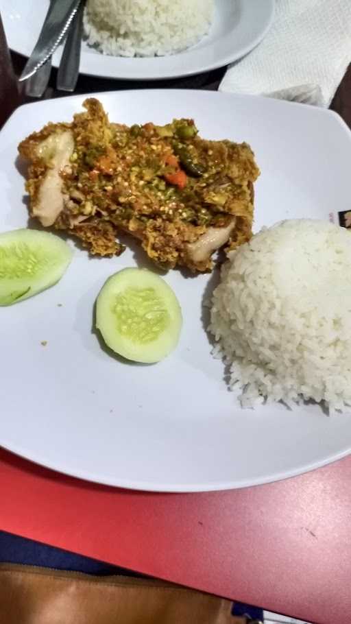 Rocket Chicken Imogiri Barat 4