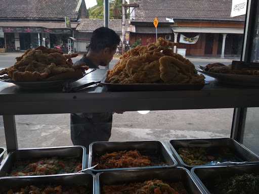 Rumah Makan Rata-Rata 5