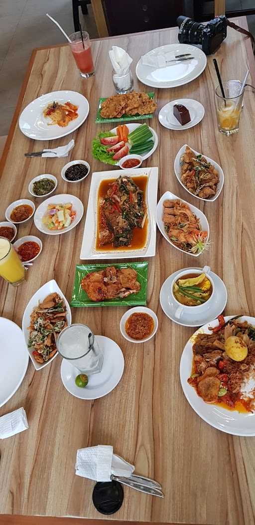 Rumah Makan Sempurna 3