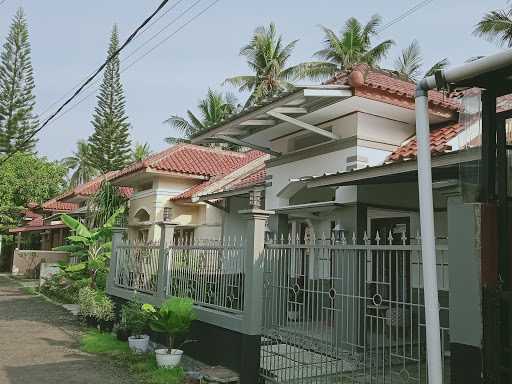 Rumah Joglo & Kolam Renang Banyu Urip 3