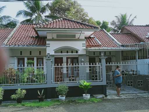 Rumah Joglo & Kolam Renang Banyu Urip 1