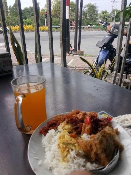 Warung Makan Murah Prasmanan Ny Indra 7