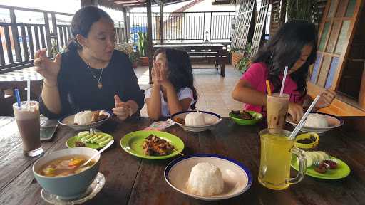 Ayam Goreng & Bakar Joyo - Joyo Fried Chicken Restaurant 8